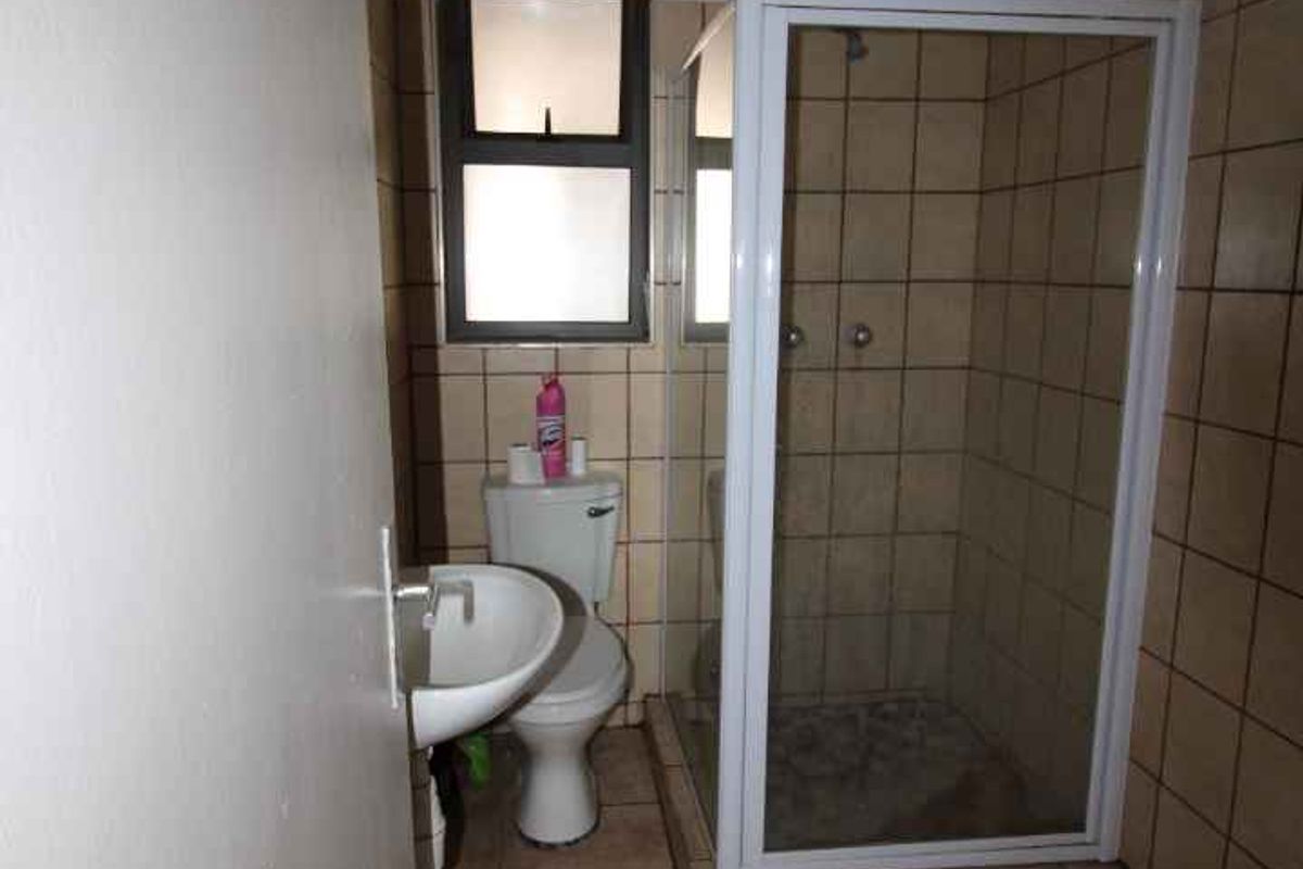 Perfect located close to Industrial area! - Photo 5