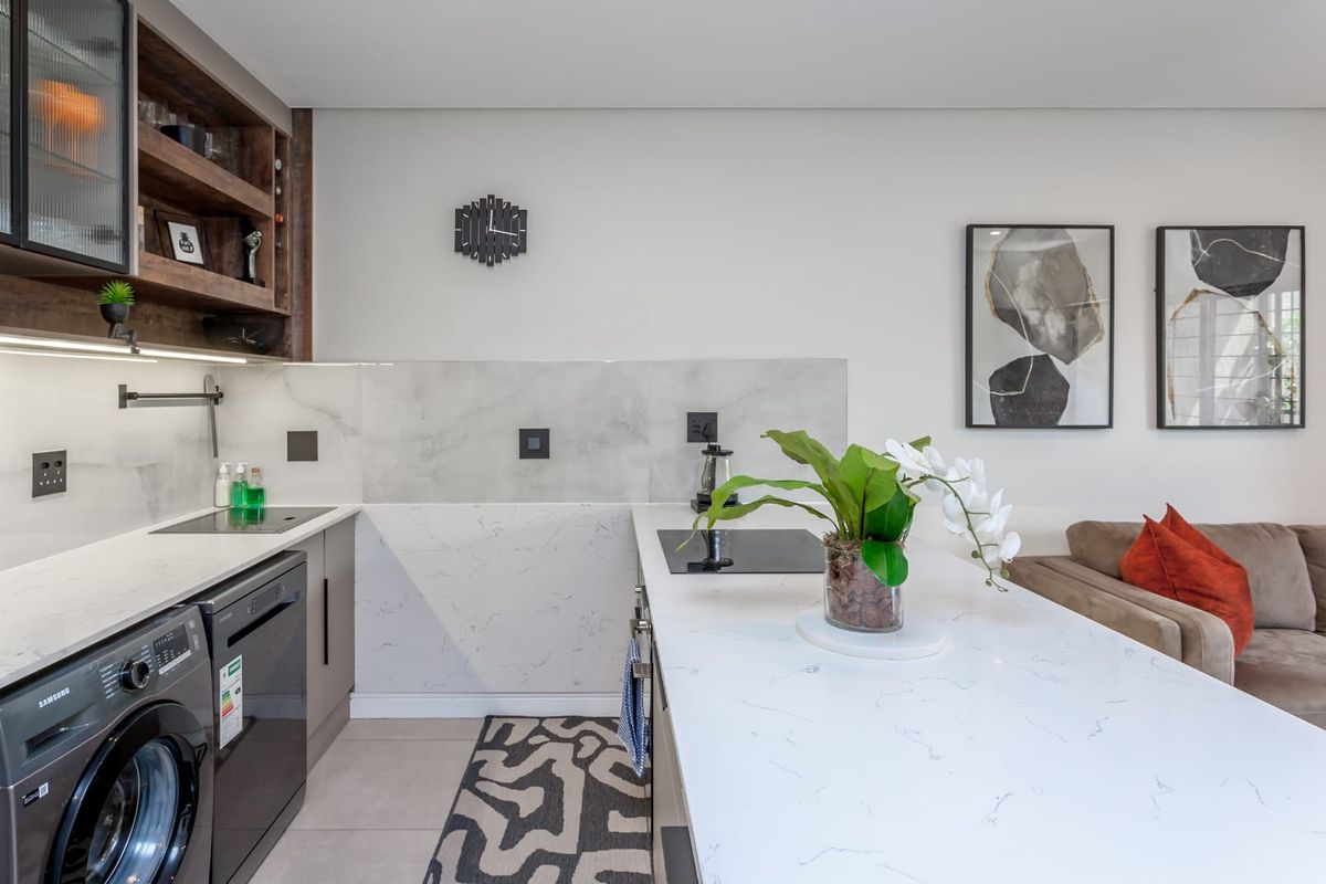 A GORGEOUS ONE BEDROOM FURNISHED APARTMENT - Photo 5