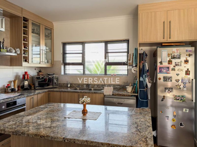 Hurry now! Your perfect townhouse retreat awaits. - Photo 4
