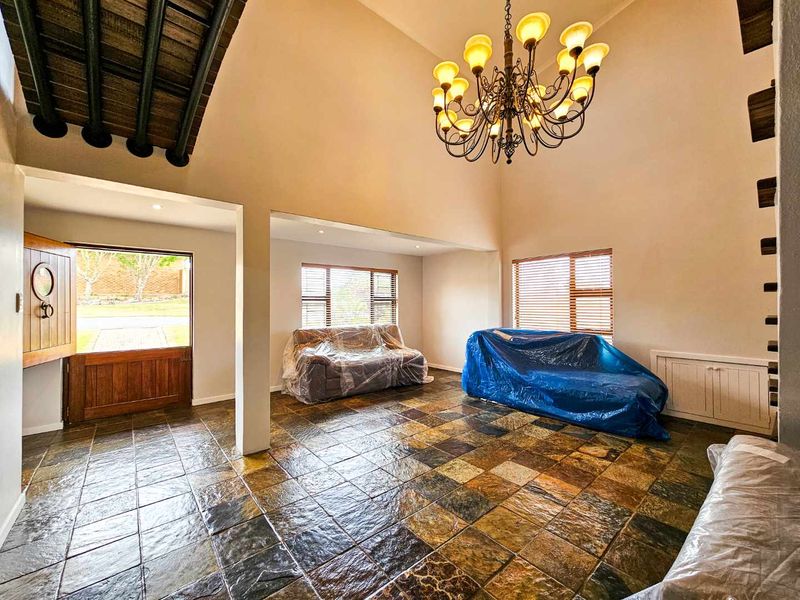 Spacious family home for sale in Stilbaai-Wes. - Photo 3