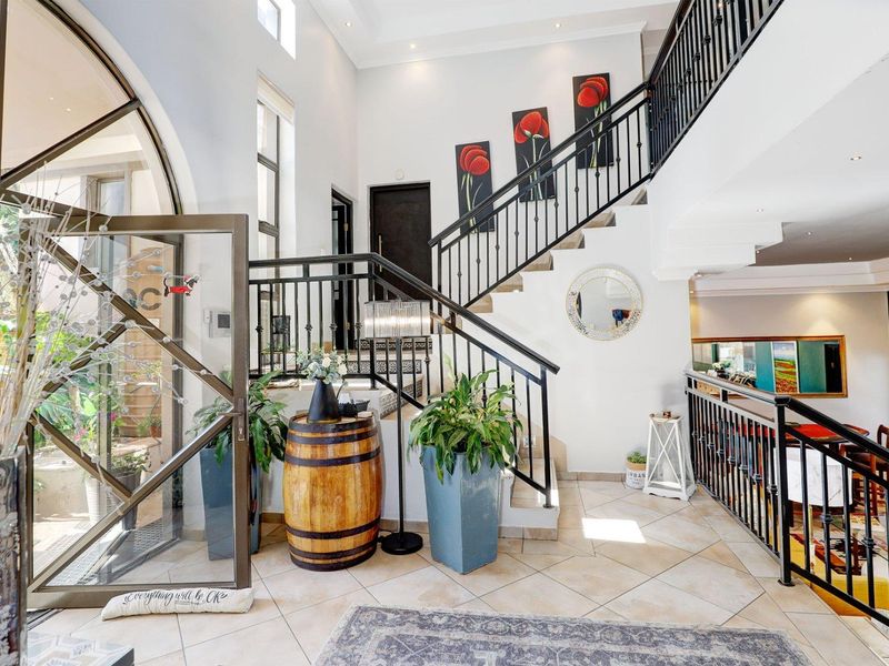 Entertainer’s Dream Home With Spectacular Views - Photo 3