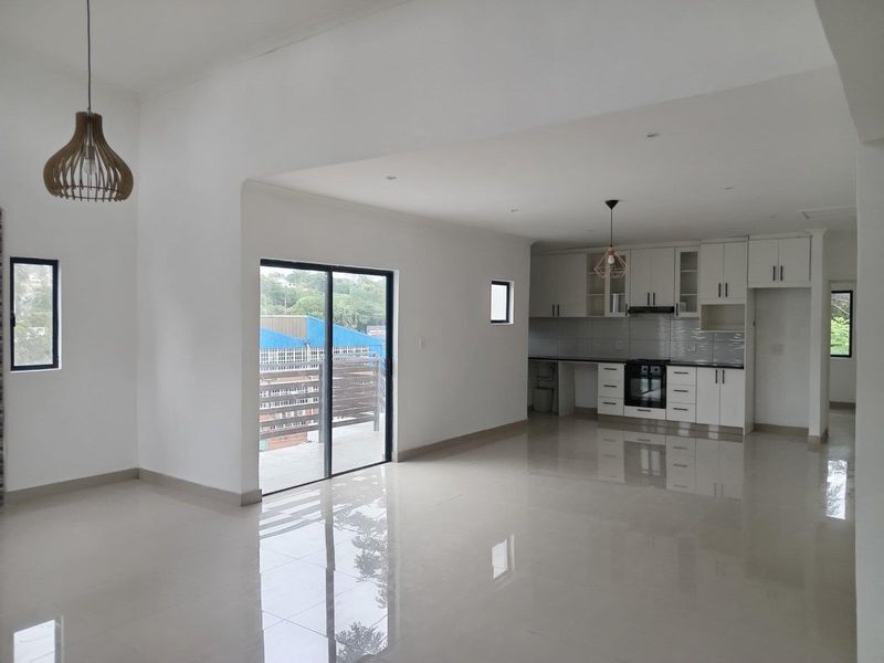 "Limited Opportunity: Luxury Sectional Title in Sarnia!" No Transfer Duty! - Photo 5