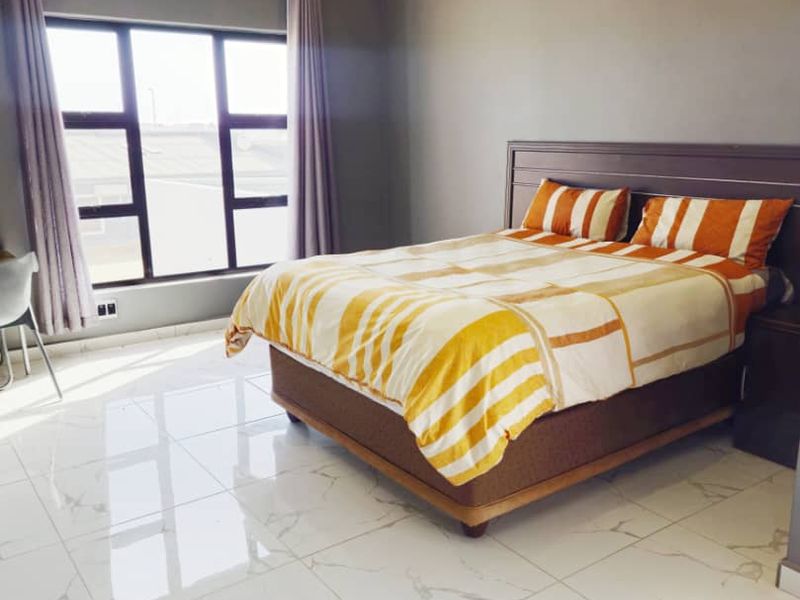 Modern 5 Bedroom Family Home for Sale in Swakopmund Ext 1 (Near NamPower) - Photo 10