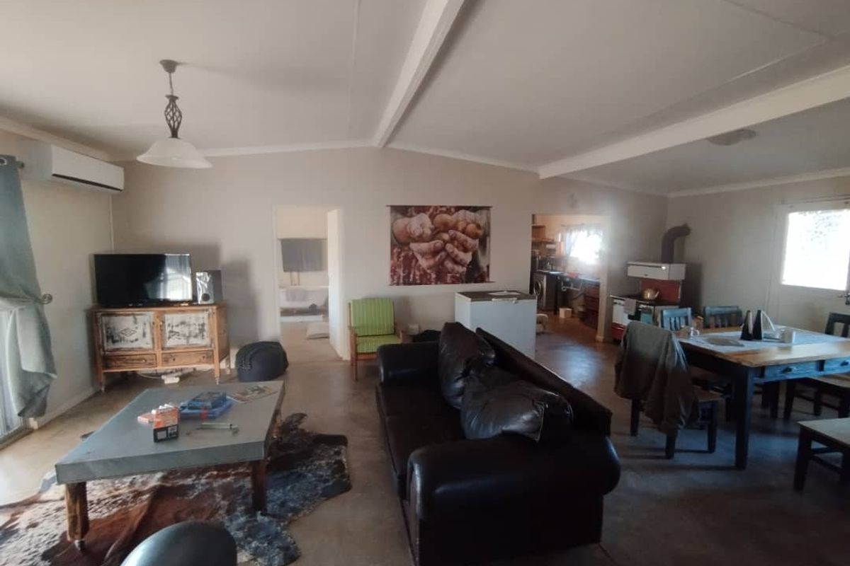 FOR SALE : AGRICULTURAL / GAME SMALL HOLDING, NAMIBIA - Photo 4