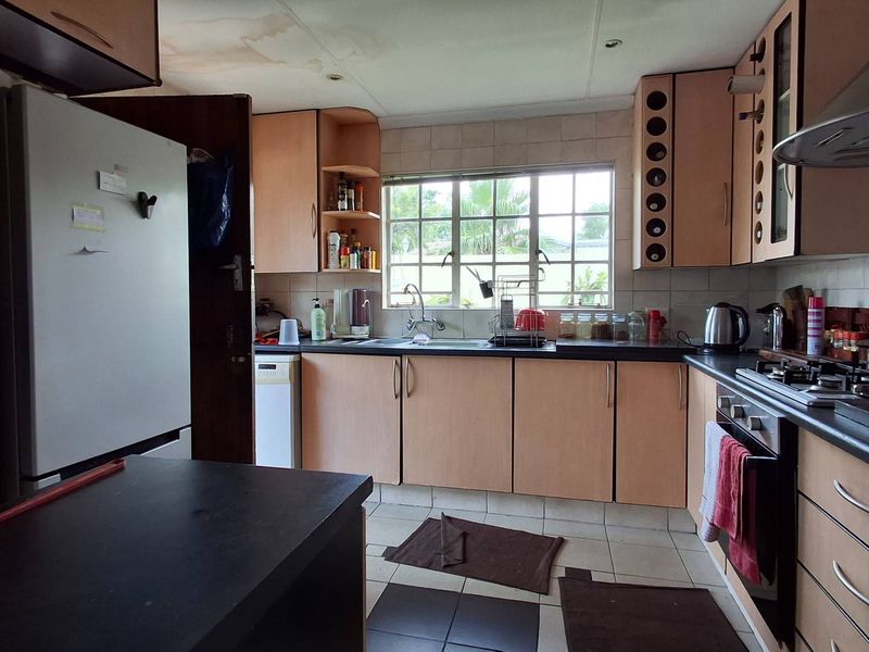 Lovely 3 Bedroom House - Photo 8