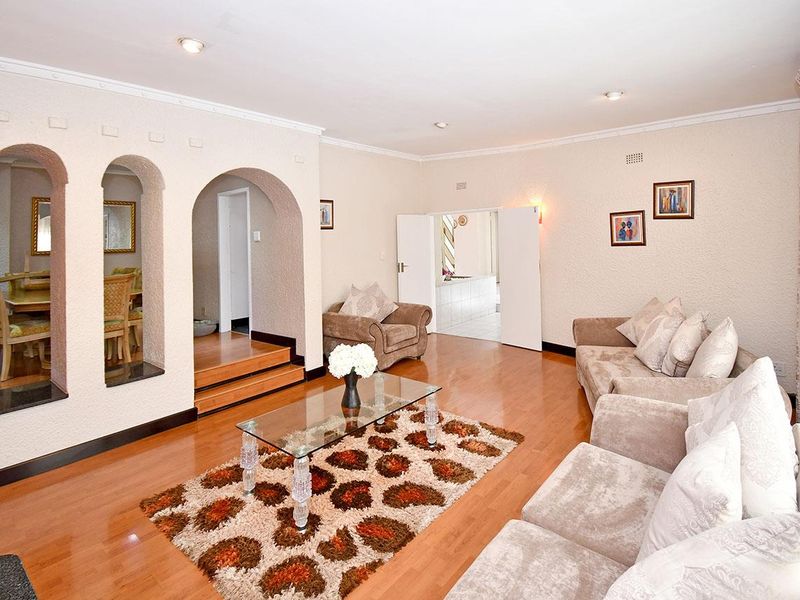 5 BED FAMILY HOME IN BRAMLEY PARK FOR SALE - Photo 9