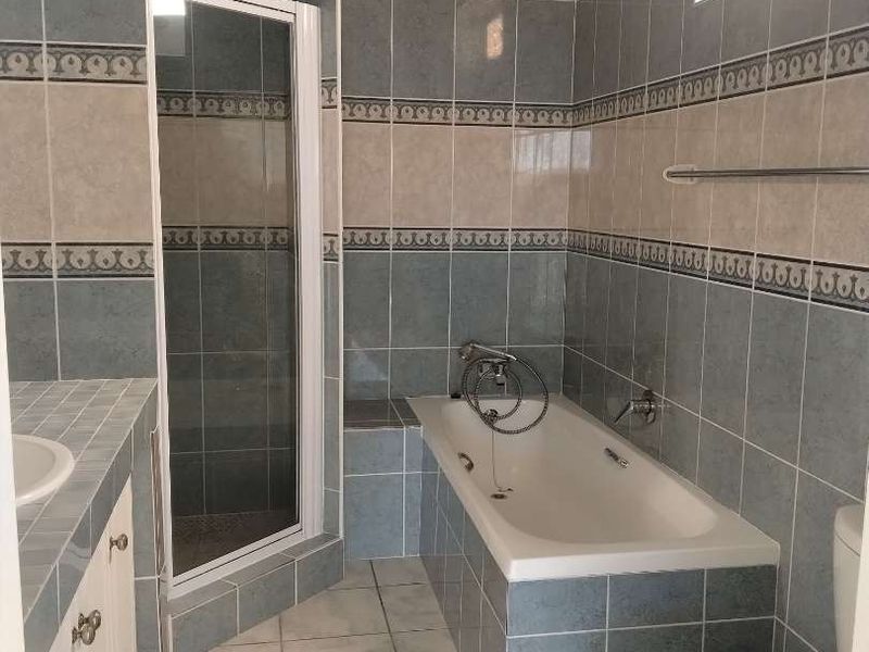 Spacious 1 Bedroom flat - Photo 5