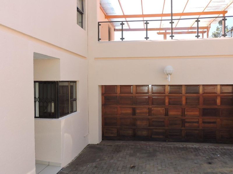 Cosy Fully Furnished 3 Bedroom Home in a Secure Estate - Photo 6