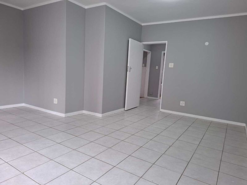 Unfurnished 1 Bedroom in Sea Point - Photo 5
