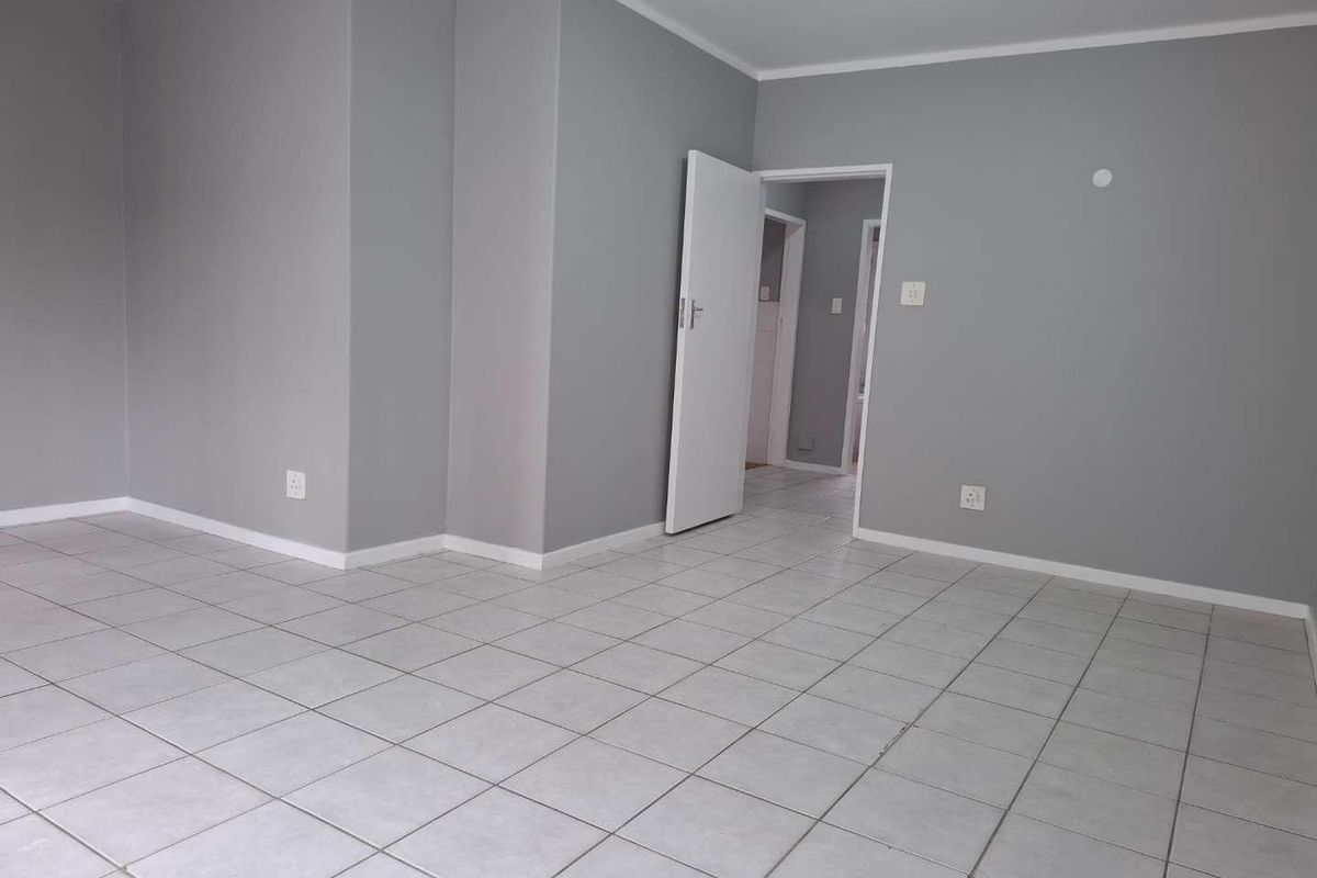 Unfurnished 1 Bedroom in Sea Point - Photo 5