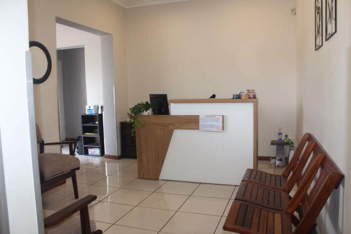 Prime 225m2 Commercial Office Space To Let – Fontana Road - Photo 2