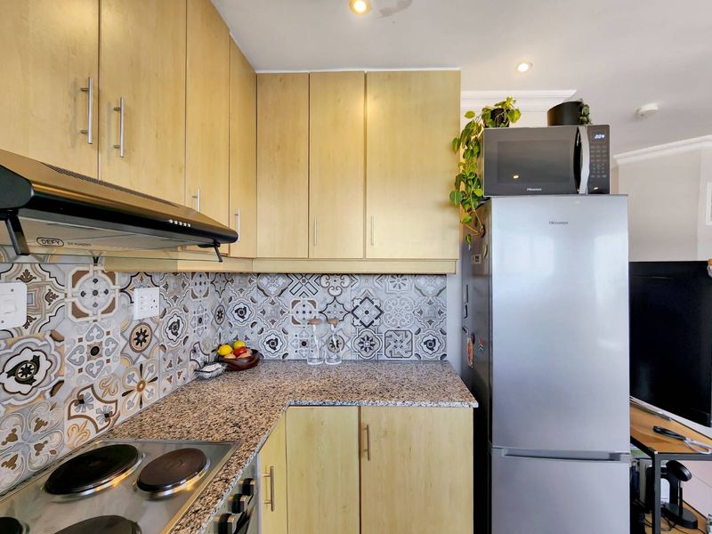 Charming Studio Apartment with Breathtaking Views in Tamboerskloof - Photo 9