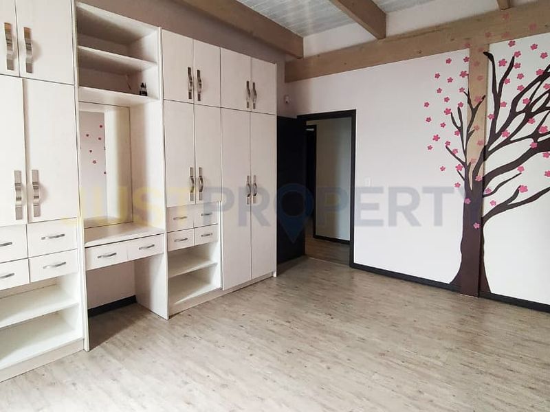 5 Bedroom Family Home - Photo 10