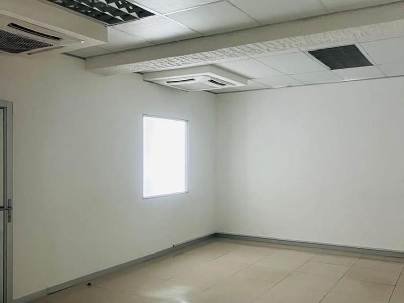 OFFICE/SHOP TO LET AT OLD POWER STATION - Photo 2