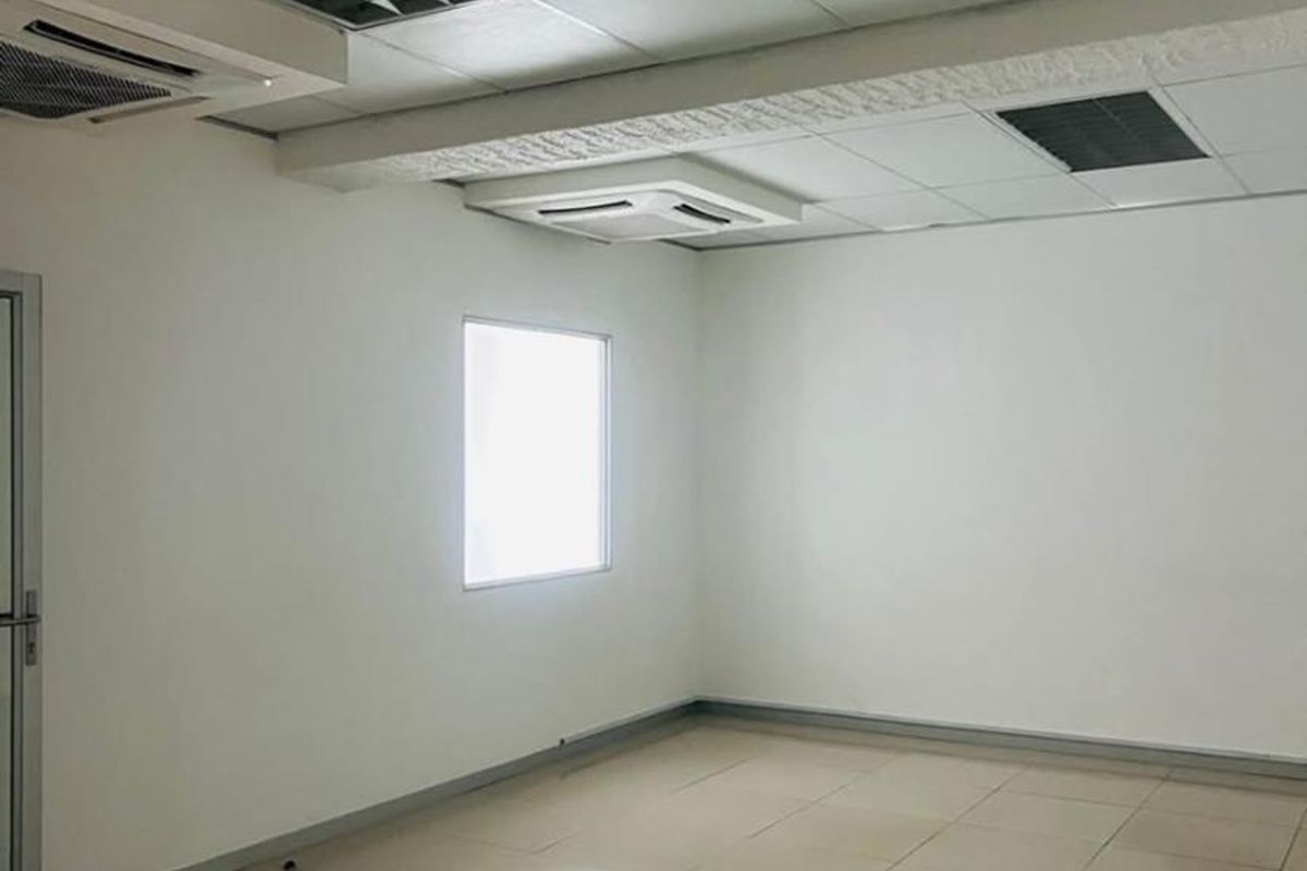 OFFICE/SHOP TO LET AT OLD POWER STATION - Photo 2