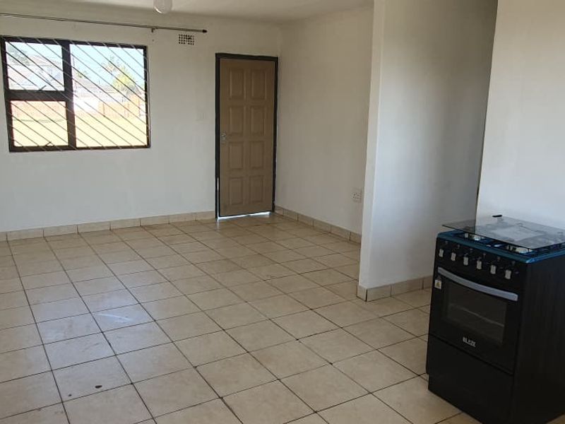 Welcome to this charming single-family home available for rent in the sought-after neighborhood of Brackenham. - Photo 4