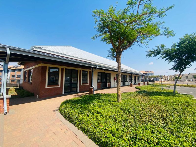 Modern 2-Bedroom Apartment in Crescent Glades Estate - Photo 2