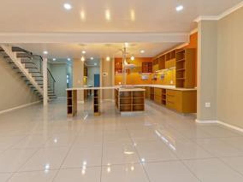 MAGNIFICENT 4 BEDROOM DOUBLE STORY HOME IN MORNINGSIDE MANOR. - Photo 6