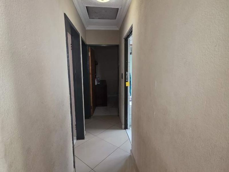Luxury 3-Bedroom home with modern finishes for sale in Mahube Valley, - Photo 6