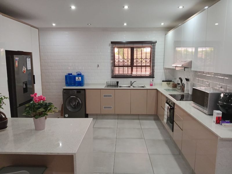Step into comfort and modern convenience with this beautifully presented 3-bedroom home, perfectly designed for easy living. Fully tiled throughout, this home o - Photo 4
