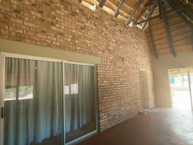 Lovely first time buyers home - Photo 9