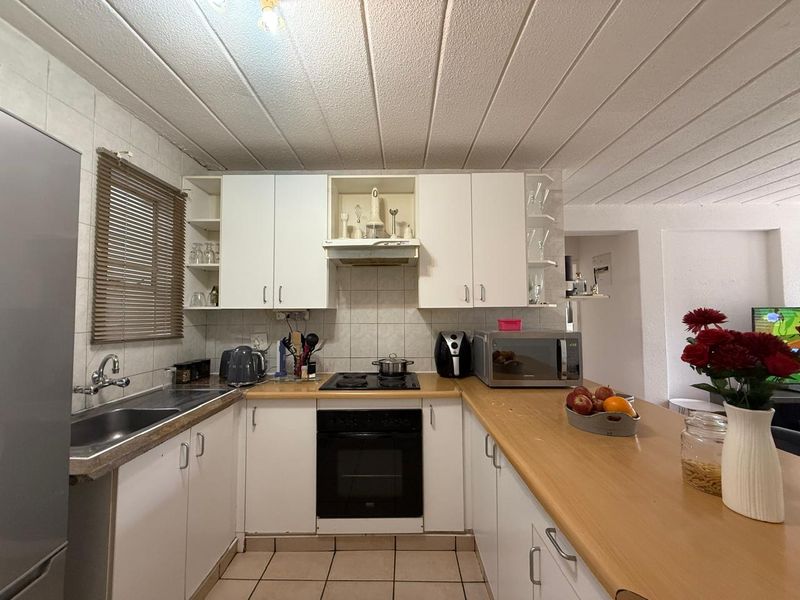 Stunning 2-Bedroom Apartment in the Heart of Morningside Hills - Sole Mandate - Photo 3