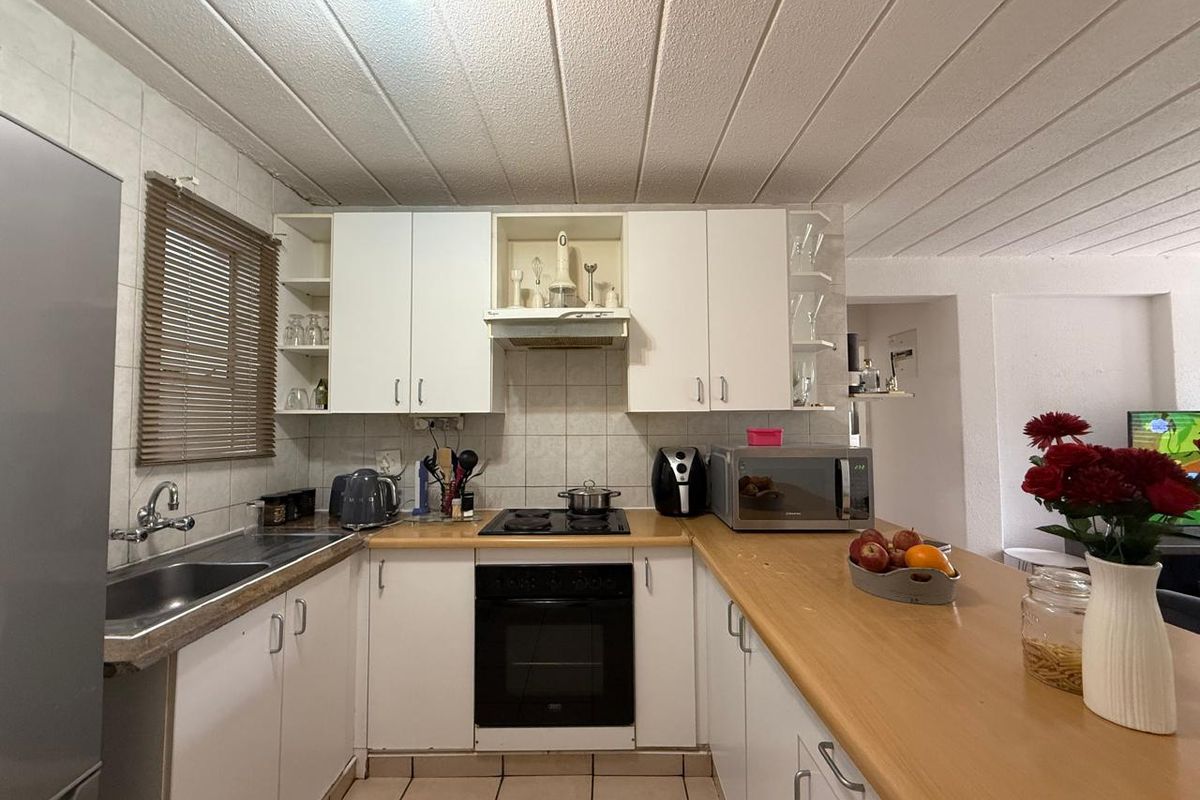 Stunning 2-Bedroom Apartment in the Heart of Morningside Hills - Sole Mandate - Photo 3