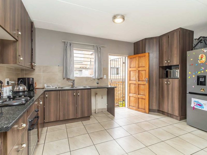 3 Bedroom House  for Sale in Wilgeheuwel - Photo 7