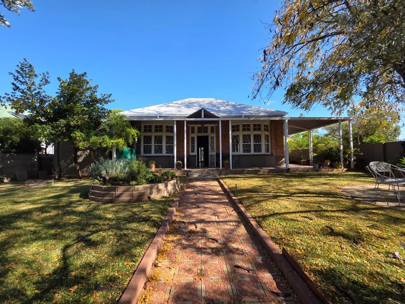 Beautiful 4 bedroom house - Photo 5