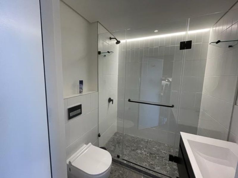 Modern furnished Studio in Station House - Photo 8