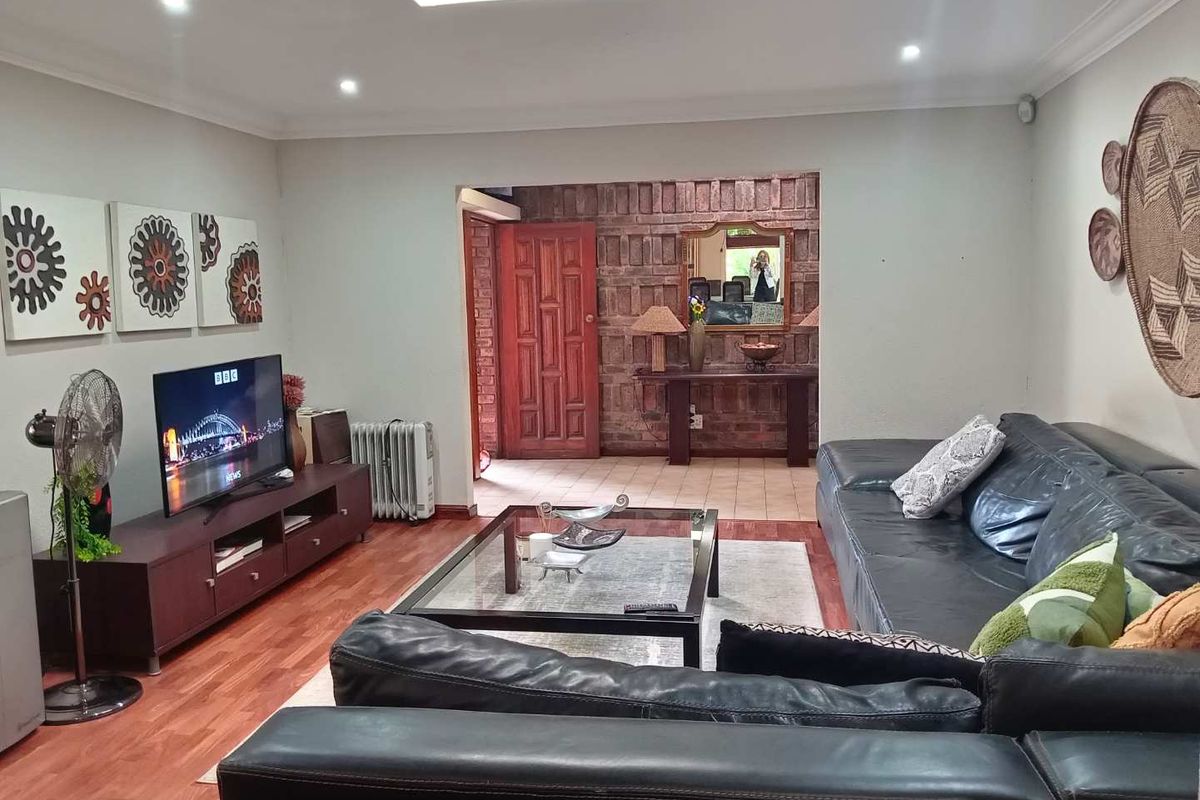 Your Dream Family Home In Bruma's Premier Boomed Enclave! - Photo 3