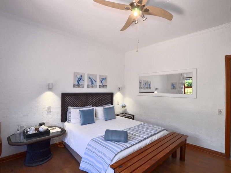 Elegant Seven Bedroom Home - Photo 7