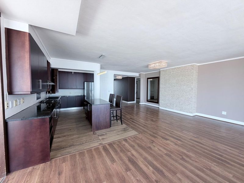 Luxury Penthouse with Panoramic Ocean & Table Mountain Views - Photo 10