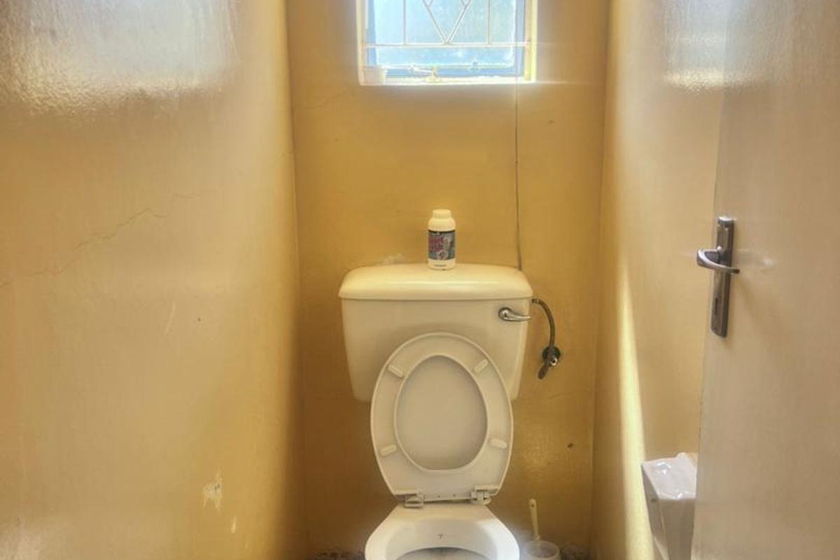 3 bedroom house in Khomasdal 2.2million - Photo 2