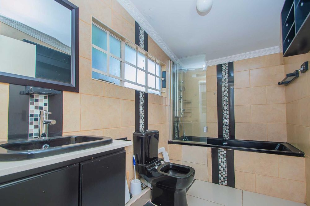 En-suite to main bedroom of 1st cottage