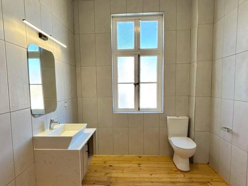 🏡 Modernized 5-Bedroom Home with Flat & Tandem Garage – Lüderitz - Photo 10