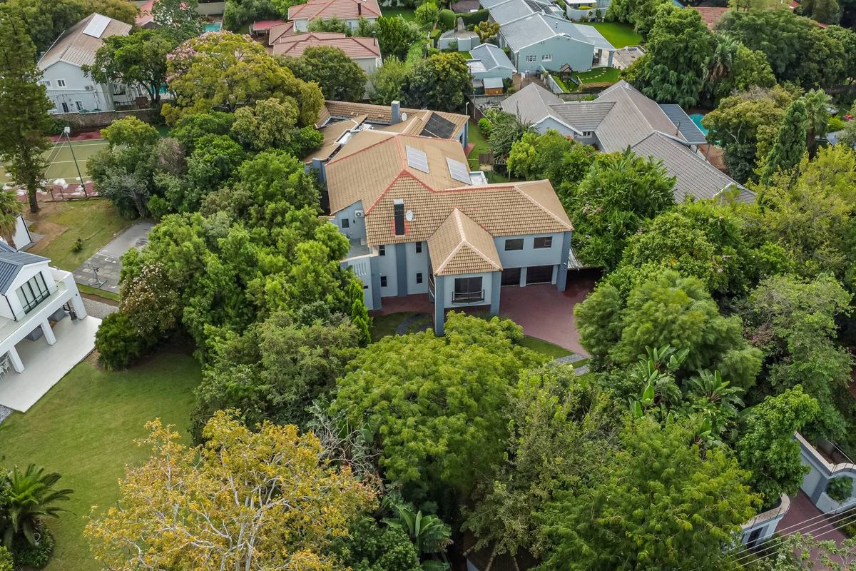 Grand Bryanston East Estate Living | 8-Bedroom Luxury Residence with Exceptional Lifestyle Appeal - Photo 2
