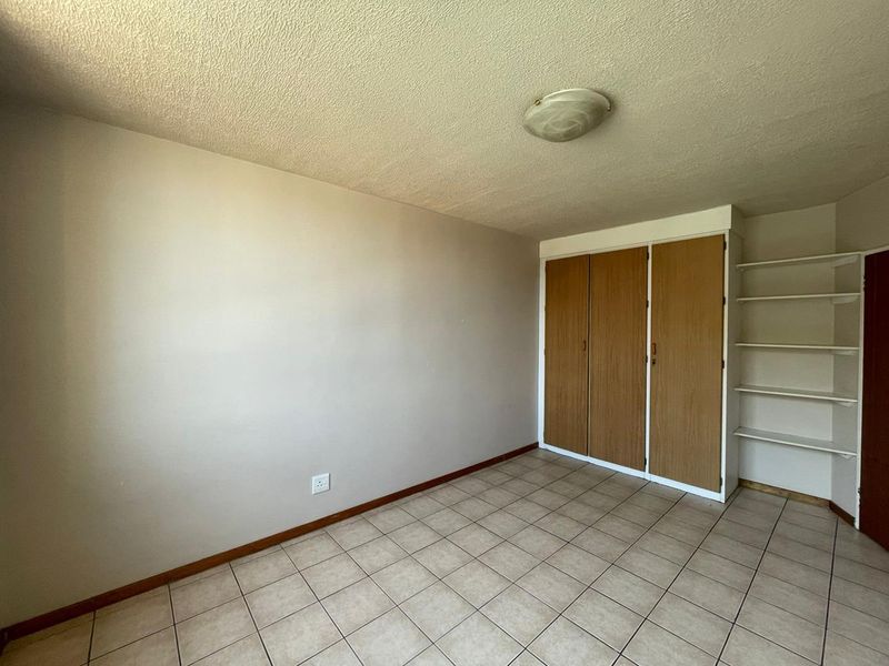 Charming Two-Bedroom Apartment *TO SHARE* Near the University - Photo 7