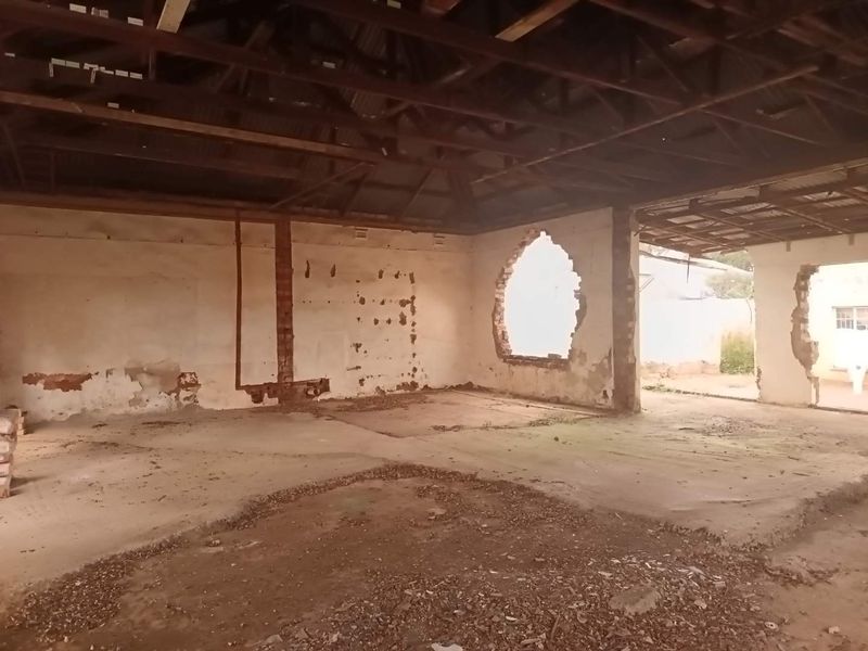 Vacant land with building ruins, bachelors flatlet and garage For sale! - Photo 9