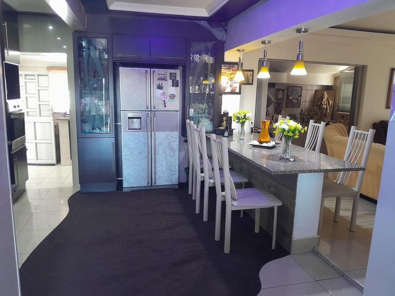 4 Bedroom House for sale in Silverglen - Photo 10