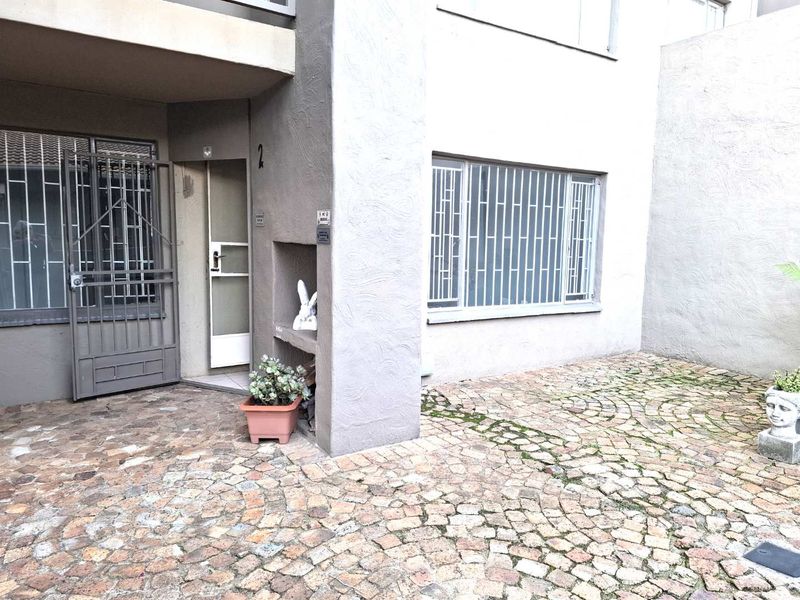 SPACIOUS GROUND FLOOR UNIT CLOSE TO ALL AMENITIES - Photo 2
