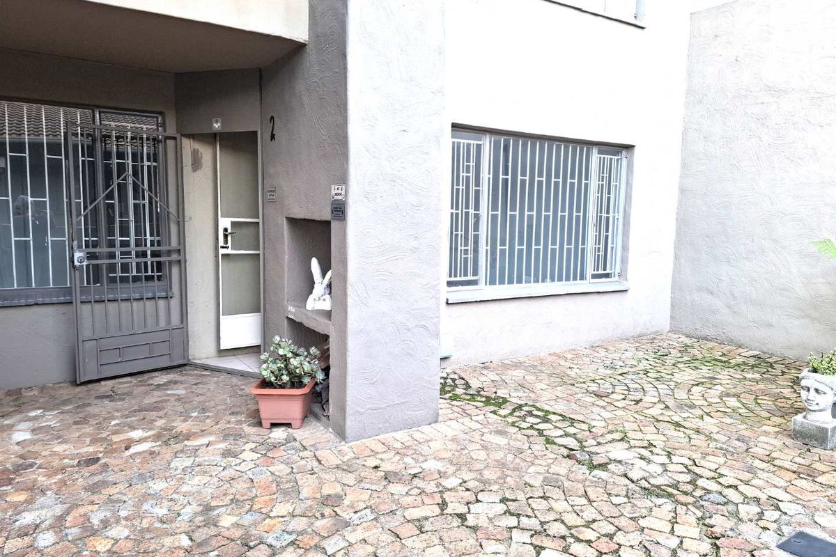 SPACIOUS GROUND FLOOR UNIT CLOSE TO ALL AMENITIES - Photo 2