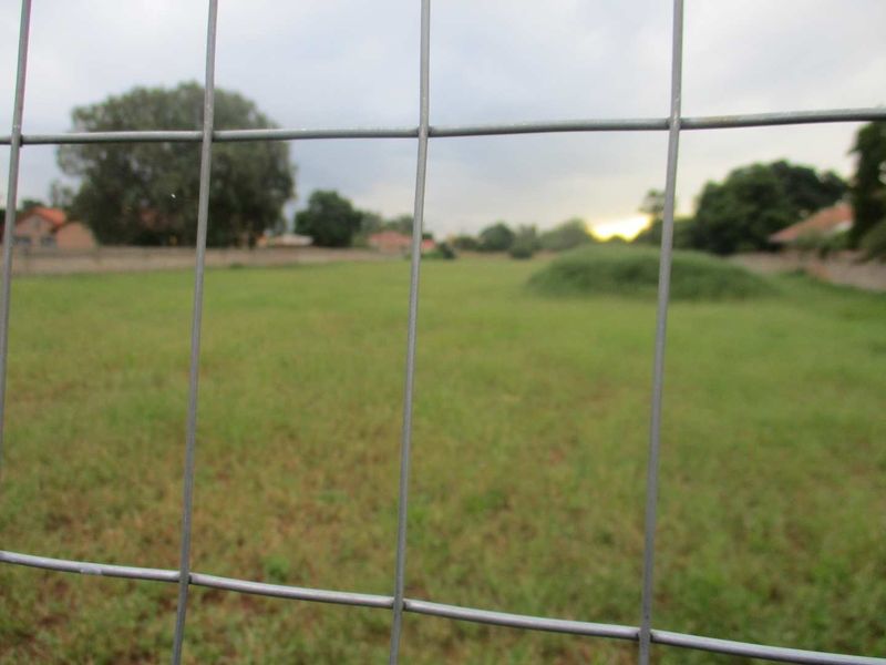 PRIME LAND AND LOCATION ! - Photo 2