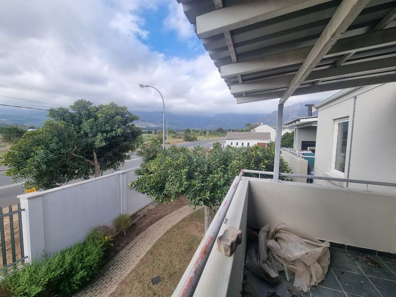 Spacious Unfurnished 2-Bedroom Apartment To Rent in Paarl - Photo 9