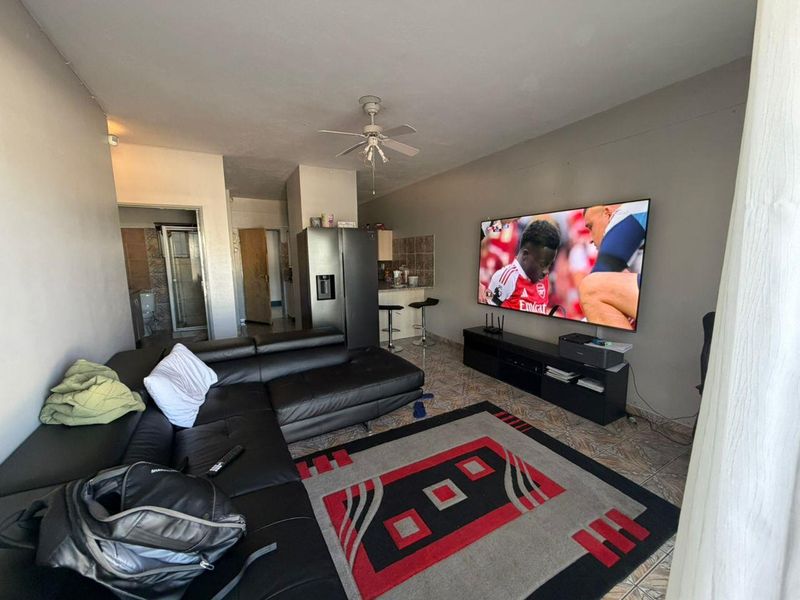 2 BEDROOM APARTMENT FOR SALE -HOCHLAND PARK - Photo 4