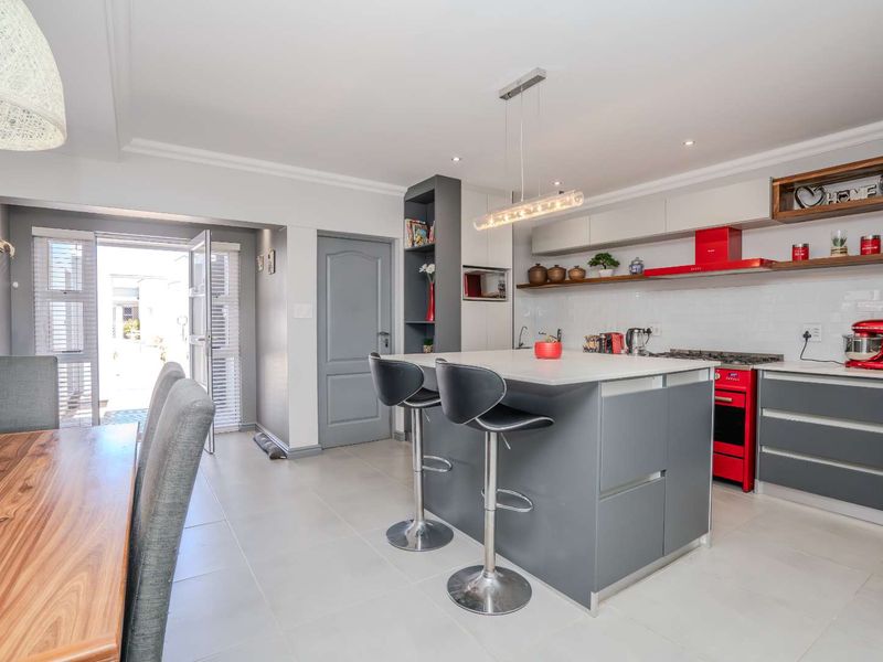 3 Bedroom House with a Flatlet in Laguna Sands Estate - Photo 5