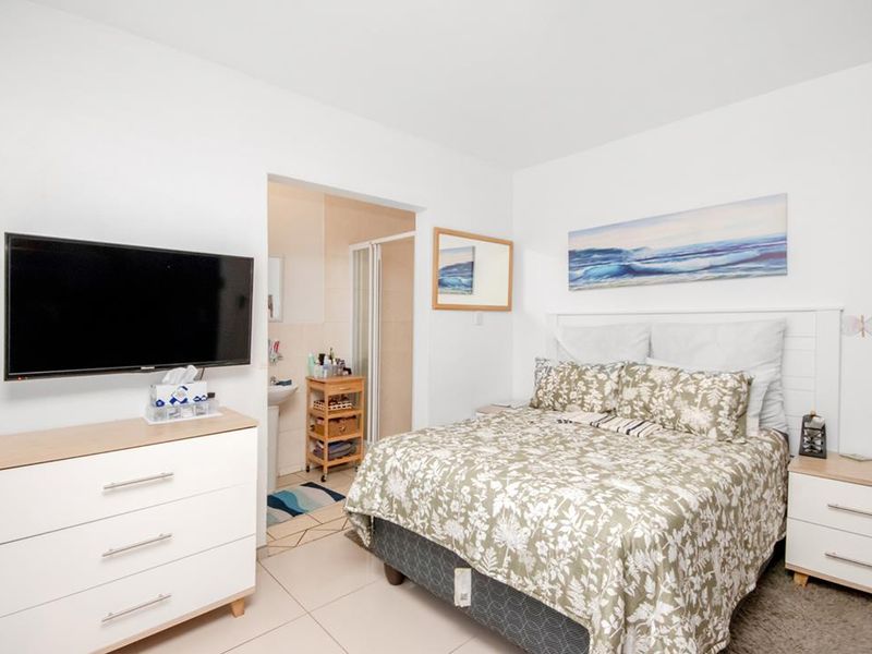 Neat 3 bedroom 2 bathroom unit for sale in Florida Roodepoort - Photo 10