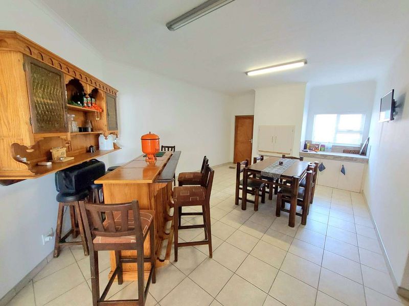 Stunning 3-Bed Home in Sunbay, Steps from the Beach - Photo 9