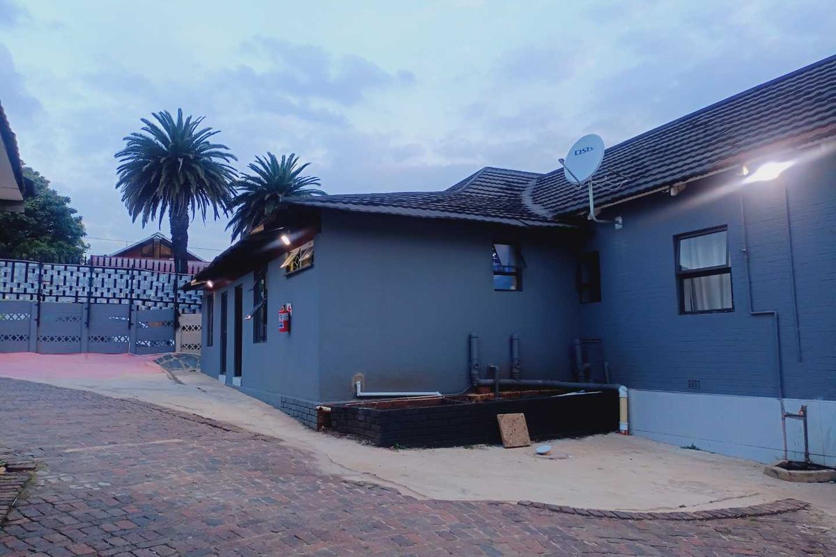 The Perfect Guest Lodge & Future Development Opportunity - Photo 2