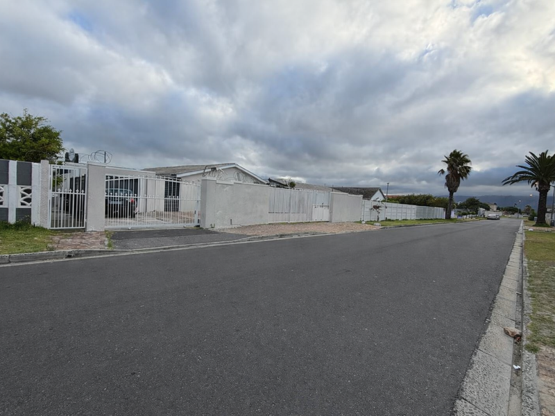 Beautiful investment property on large plot - Photo 2